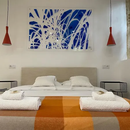 11 Bis Apartment *