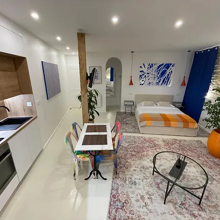 11 Bis Apartment *
