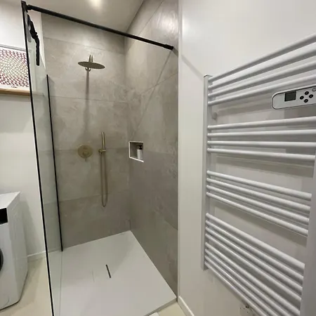 11 Bis Apartment